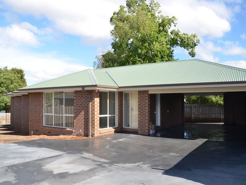 2/11 Chatham Avenue, Ferntree Gully VIC 3156