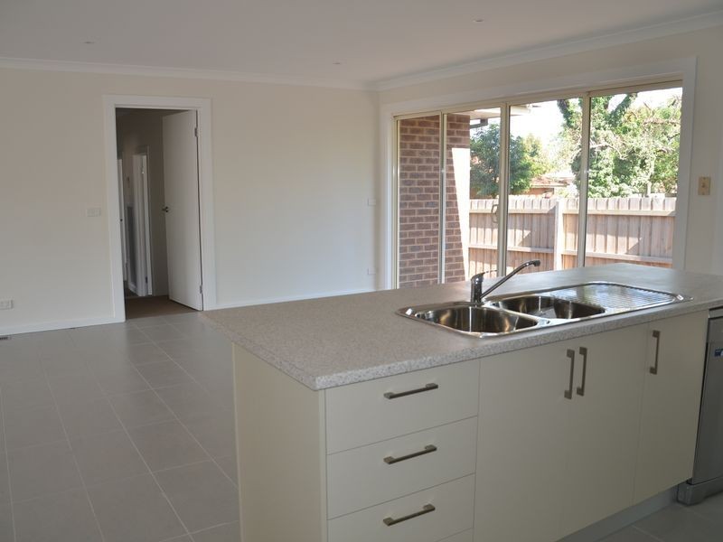 2/11 Chatham Avenue, Ferntree Gully VIC 3156