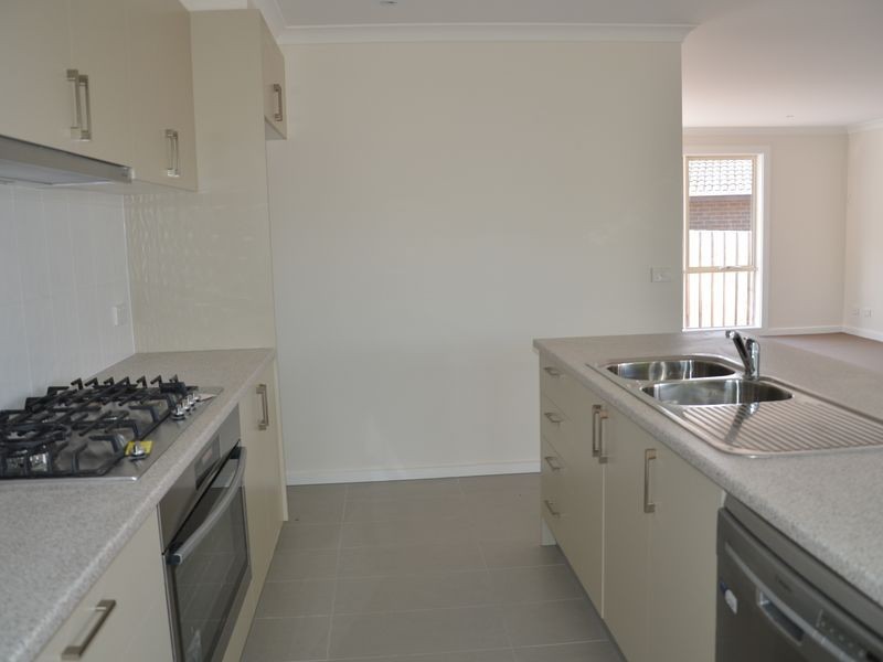 2/11 Chatham Avenue, Ferntree Gully VIC 3156