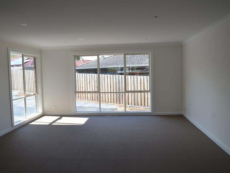 2/11 Chatham Avenue, Ferntree Gully VIC 3156