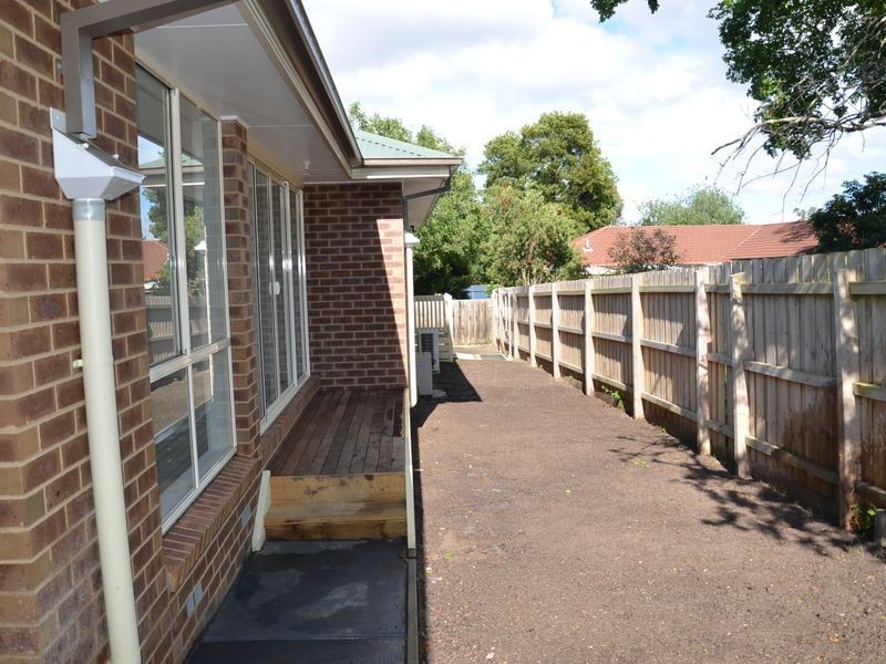 2/11 Chatham Avenue, Ferntree Gully VIC 3156