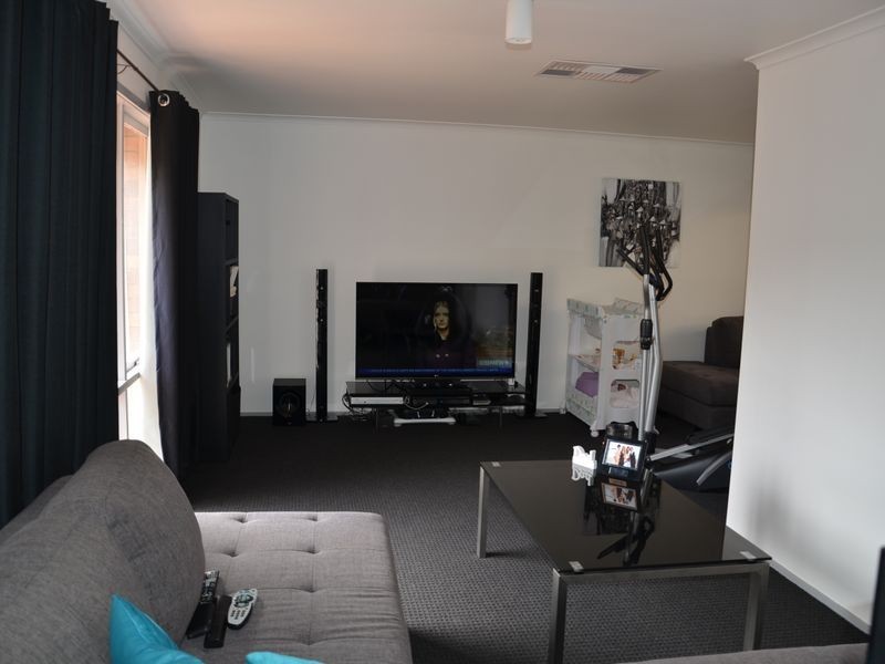 22 Chevalier Crescent, Mooroolbark VIC 3138