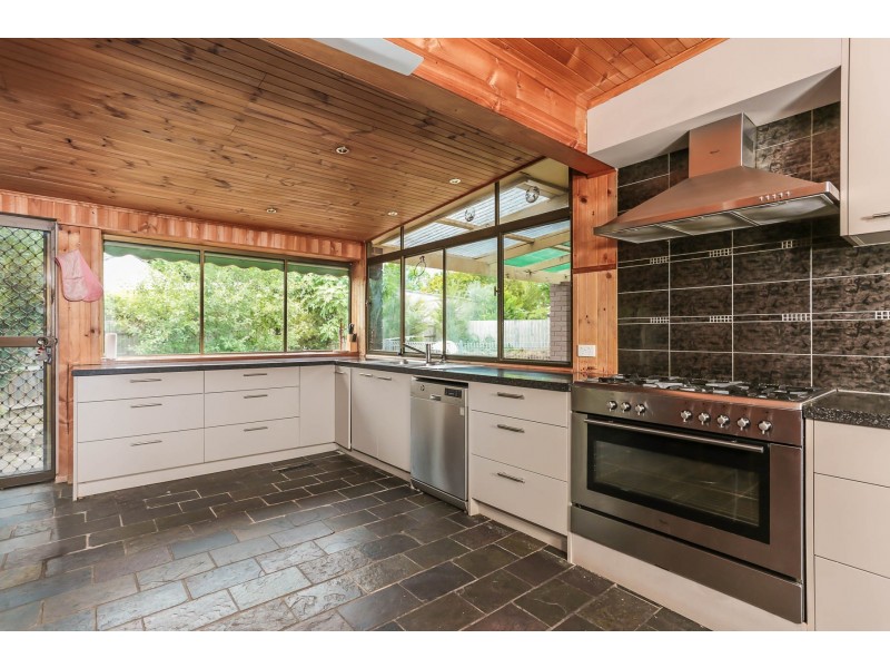 10 Batavia Avenue, Boronia VIC 3155