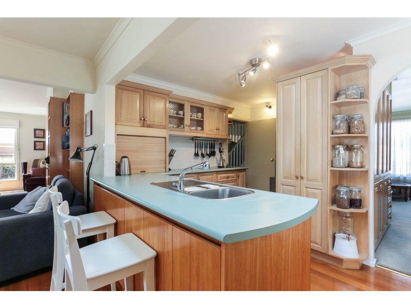 8 Duncan Avenue, Boronia VIC 3155