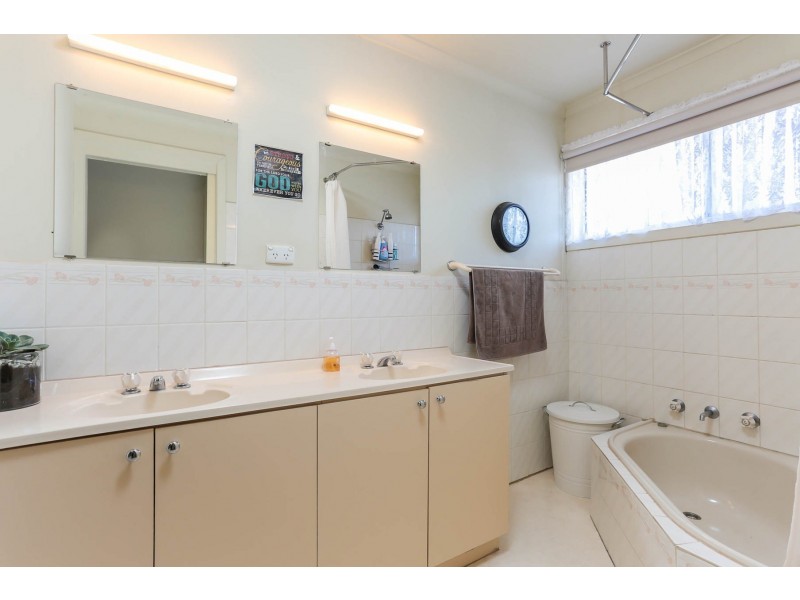 8 Duncan Avenue, Boronia VIC 3155