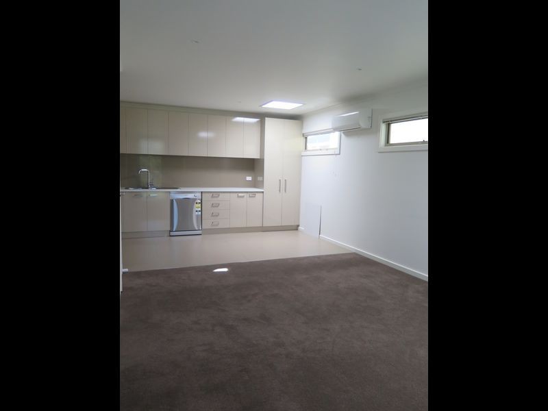 2/8 Pine Crescent, Boronia VIC 3155