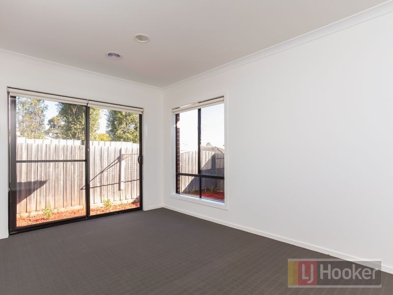2/27 Adele Avenue, Ferntree Gully VIC 3156