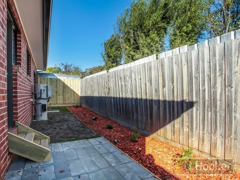 2/27 Adele Avenue, Ferntree Gully VIC 3156