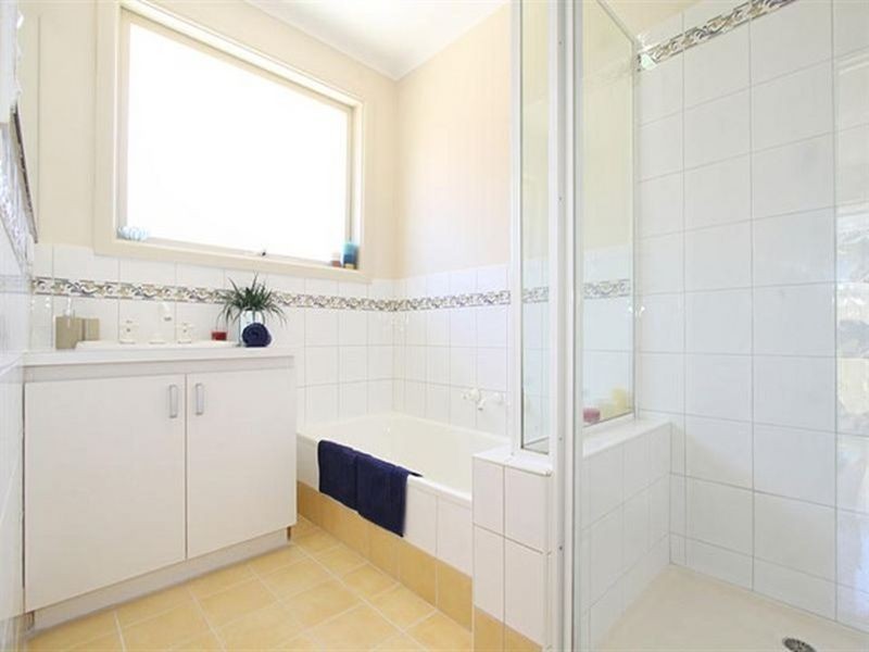 1/32 Hawthorn Road, Burwood East VIC 3151