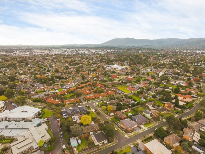 15 Edinburgh Road, Bayswater VIC 3153