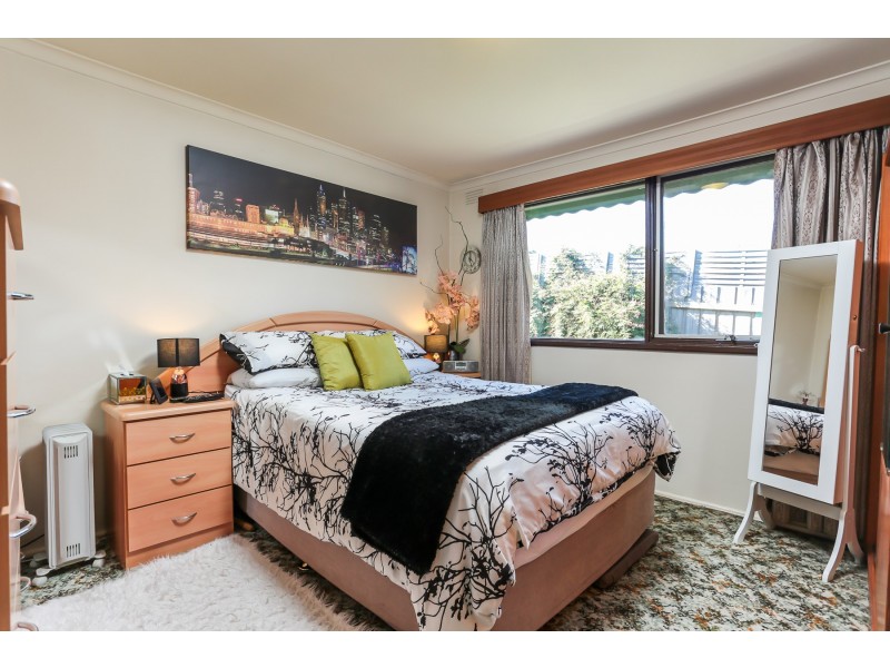33 Lynn Drive, Ferntree Gully VIC 3156