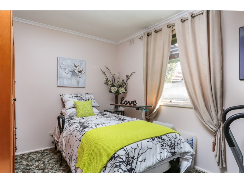 33 Lynn Drive, Ferntree Gully VIC 3156