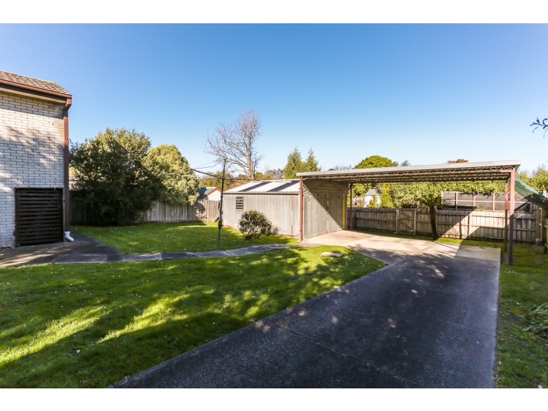 33 Lynn Drive, Ferntree Gully VIC 3156