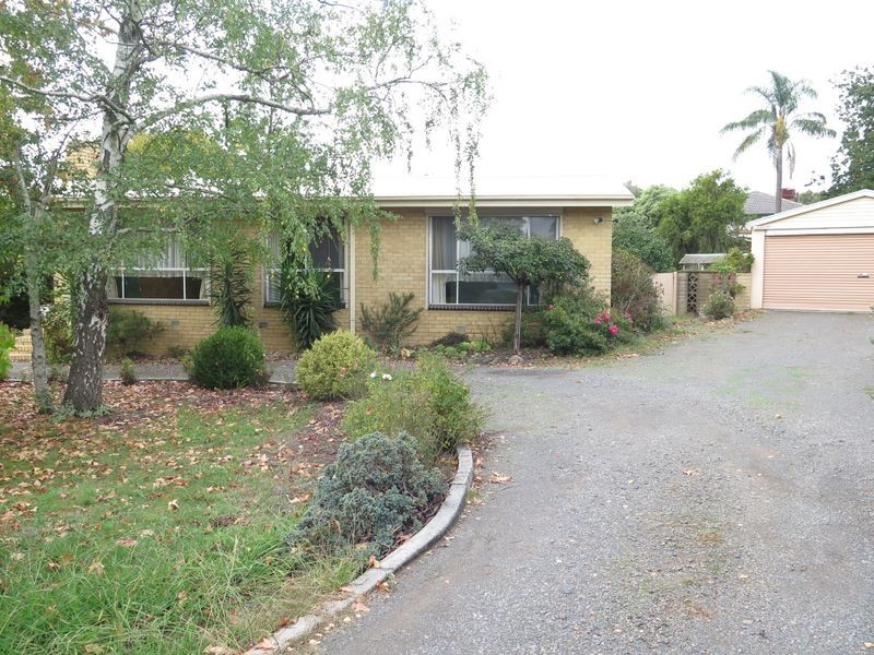 6 Rawlings Avenue, Ferntree Gully VIC 3156