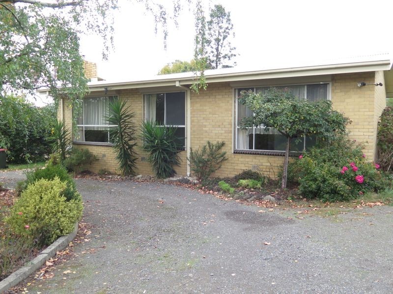 6 Rawlings Avenue, Ferntree Gully VIC 3156