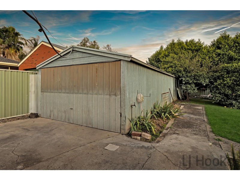 16 Burke Road, Ferntree Gully VIC 3156