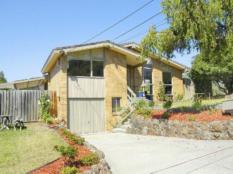 2 Greenham Crescent, Mount Waverley VIC 3149