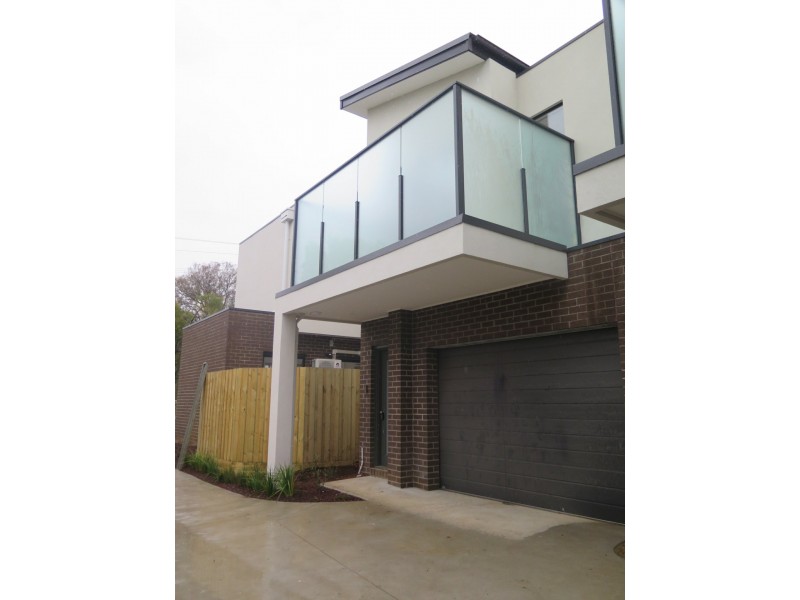 2/8 Elm Street, Bayswater VIC 3153