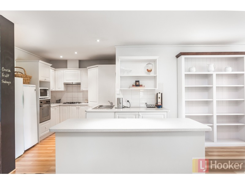 108 Rickards Avenue, Knoxfield VIC 3180