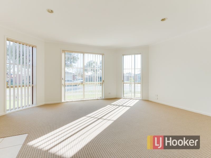 17 Jasa Crescent, Cranbourne West VIC 3977