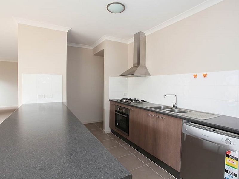 26/2 Barton Drive, Sandhurst VIC 3977