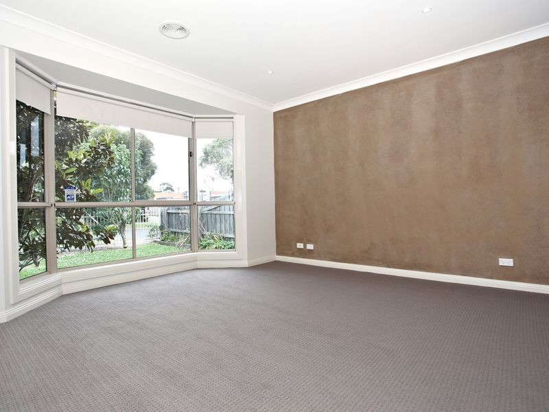 17 Bruce Street, Cranbourne VIC 3977