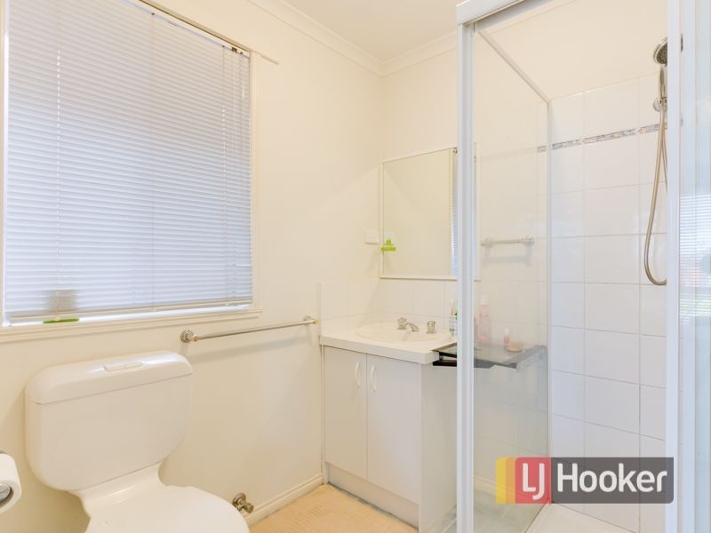 8 Chatham Close, Cranbourne East VIC 3977