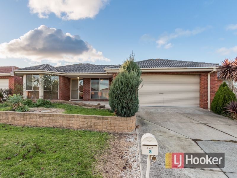 8 Chatham Close, Cranbourne East VIC 3977