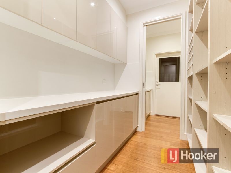 12 Bonnington Boulevard, Clyde North VIC 3978