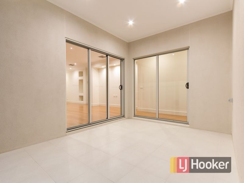 12 Bonnington Boulevard, Clyde North VIC 3978