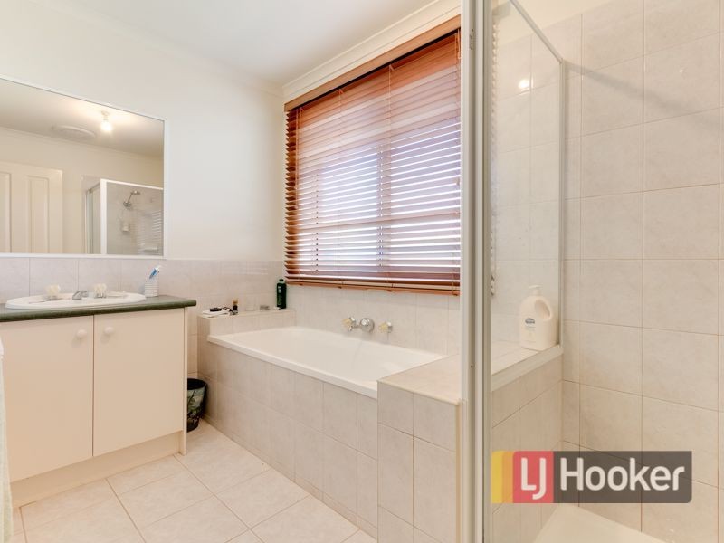 5 Nerrena Rise, Cranbourne West VIC 3977