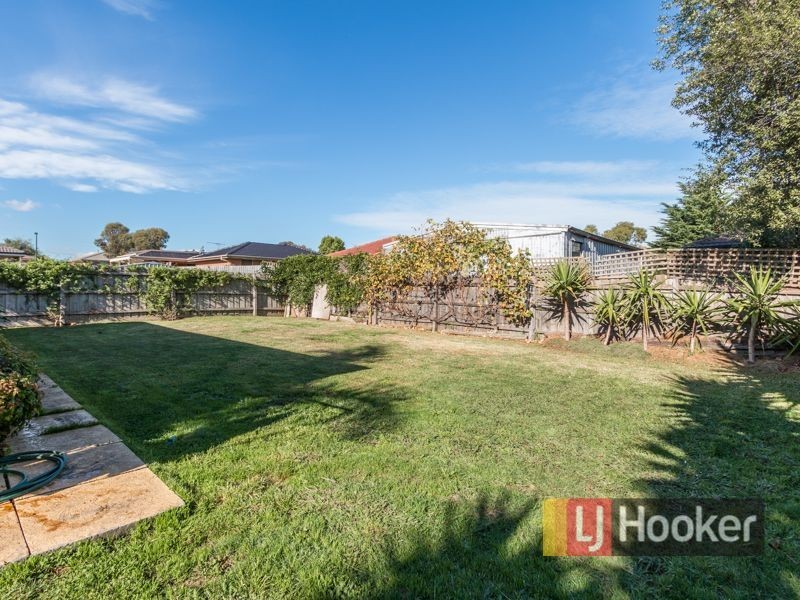 5 Nerrena Rise, Cranbourne West VIC 3977