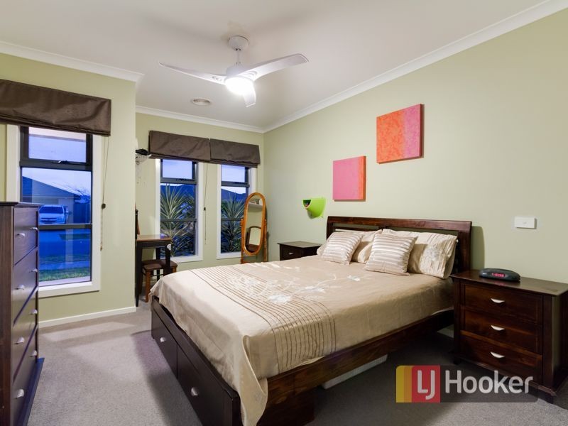 6 Monmouth Road, Cranbourne East VIC 3977