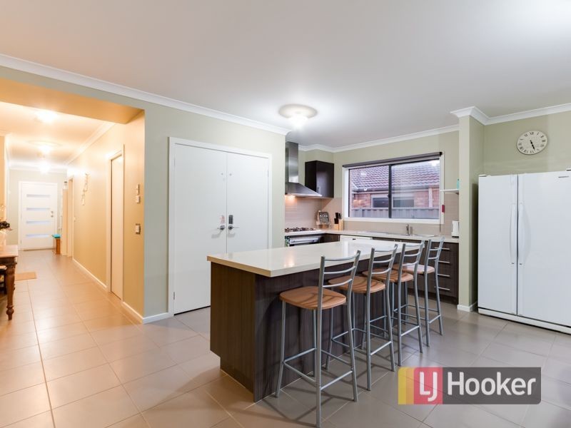 6 Monmouth Road, Cranbourne East VIC 3977