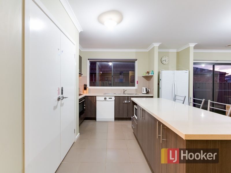 6 Monmouth Road, Cranbourne East VIC 3977
