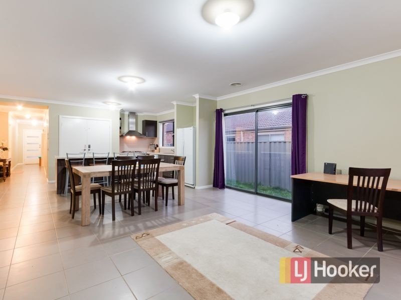 6 Monmouth Road, Cranbourne East VIC 3977