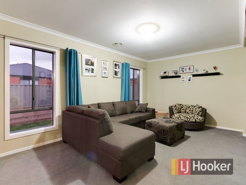 6 Monmouth Road, Cranbourne East VIC 3977