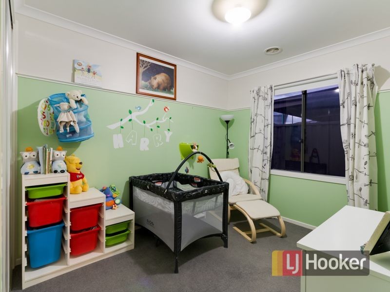 6 Monmouth Road, Cranbourne East VIC 3977