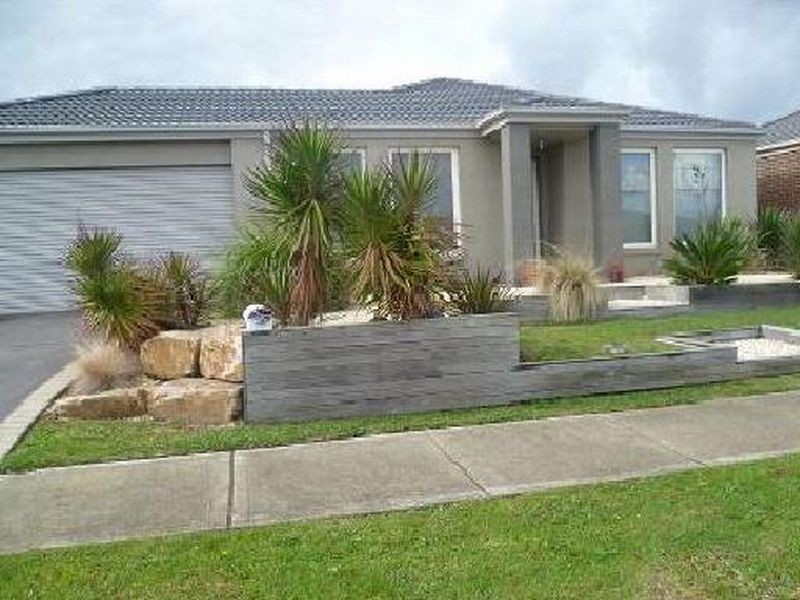7 Robusta Avenue, Cranbourne VIC 3977