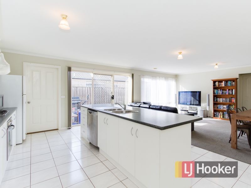 7 Robusta Avenue, Cranbourne VIC 3977