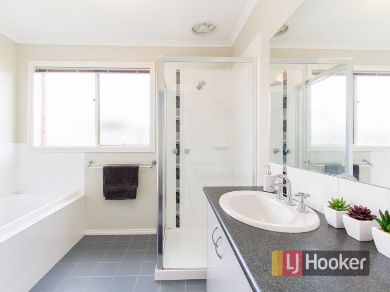 7 Robusta Avenue, Cranbourne VIC 3977
