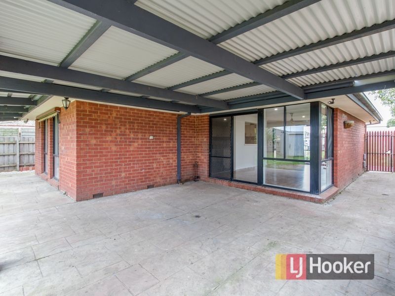 16 Bradley Way, Cranbourne West VIC 3977
