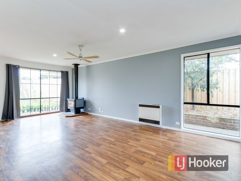 16 Bradley Way, Cranbourne West VIC 3977