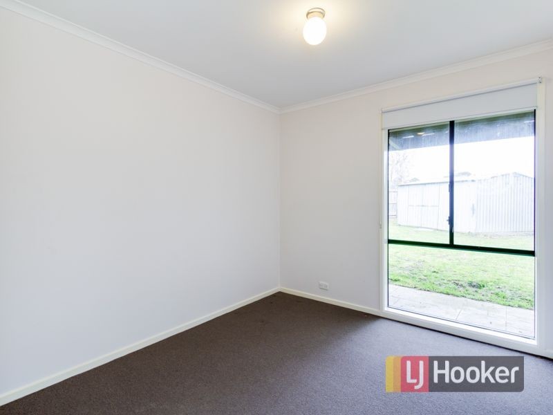 16 Bradley Way, Cranbourne West VIC 3977