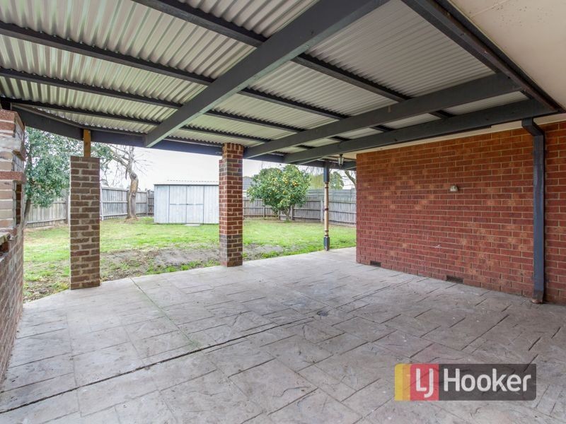 16 Bradley Way, Cranbourne West VIC 3977
