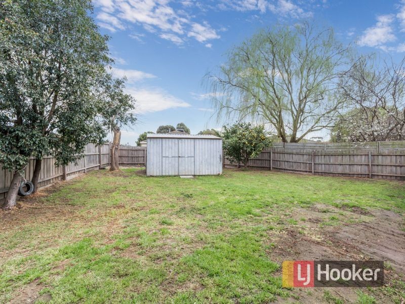 16 Bradley Way, Cranbourne West VIC 3977