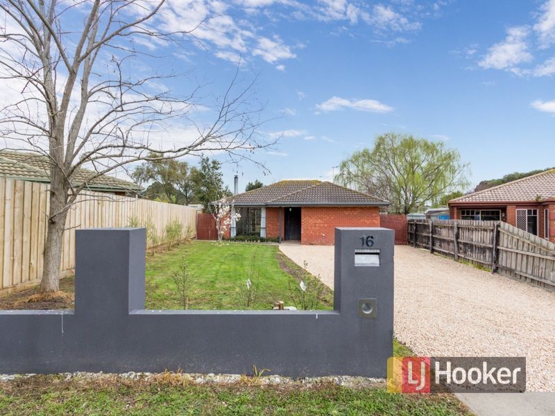 16 Bradley Way, Cranbourne West VIC 3977