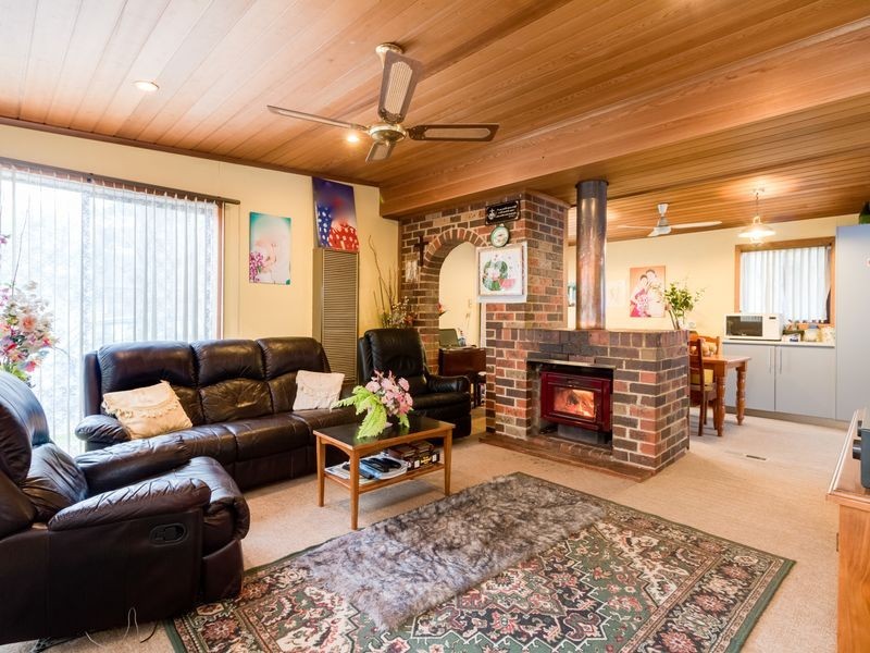 14 Graham Road, Knoxfield VIC 3180