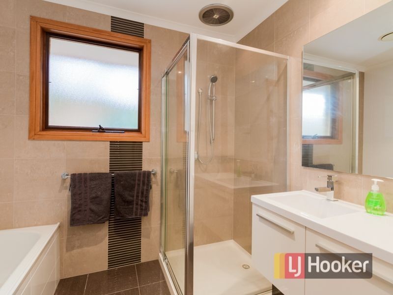 77 Eagle Drive, Pakenham VIC 3810