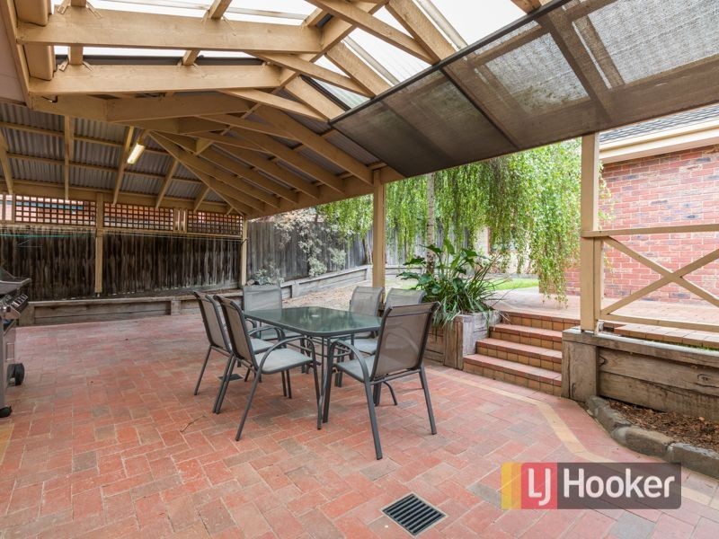 77 Eagle Drive, Pakenham VIC 3810